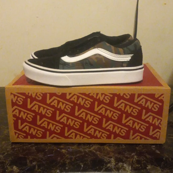 VANs - Picture 2 of 3